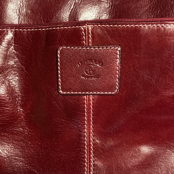 GORGEOUS Italian Leather red travel bag 🧳 - Picture 3 of 10